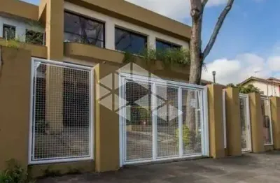 Casa sobrado com 8 dorm no bairro jardim itu em porto alegre
