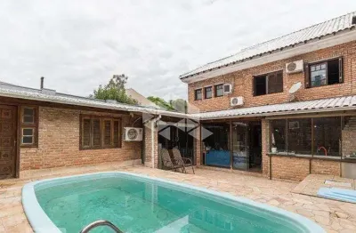 Casa com 3 quartos à venda na Rua Ramis Galvão, 223, Passo da Areia, Porto Alegre
