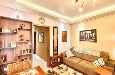 Apartamento com três quartos e sacada, no petrópolis