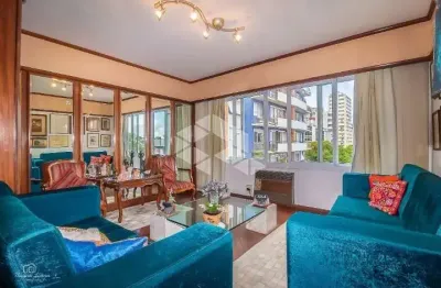 Apartamento com três quartos, em andar alto, no moinhos de vento