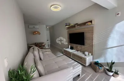 Apartamento com três quartos e vaga, no alto petrópolis
