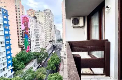 Apartamento um quarto, com sacada e vista pro guaíba, no centro histórico