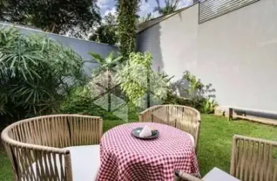 Apartamento garden com duas suítes, junto ao iguatemi
