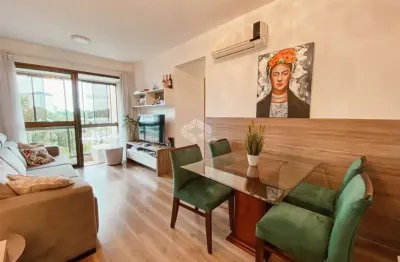 Apartamento de 03 dormitórios e 02 vagas com 70m²  no bairro partenon