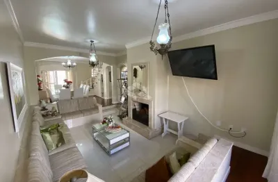 Casa de 04 dormitórios e 06 vagas com 220m² no bairro jardim planalto em poa.