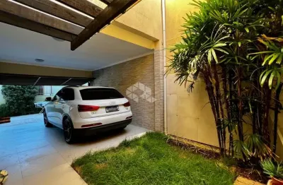 Casa em condominio de 03 dormitórios e 02 vagas com 221m² no bairro vila jardim em poa.