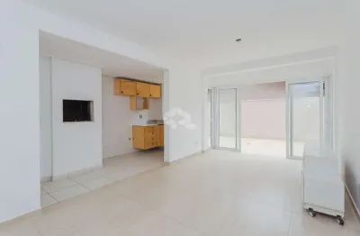 Garden ensolarado com dois quartos e duas vagas, no petrópolis