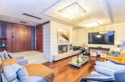 Cobertura espetacular com piscina privativa e 3 vagas, no coração do moinhos