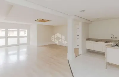 Apartamento impecável, andar alto, vista definida e a poucos passos do Parcão!