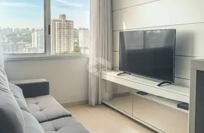 Apartamento mobiliado em andar alto com infraestrutura completa