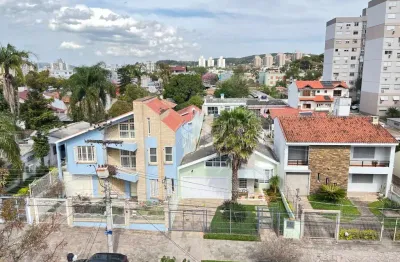 Ampla cobertura de 111 m² privativos, dois dormitórios e vaga de garagem no Bairro Camaquã.