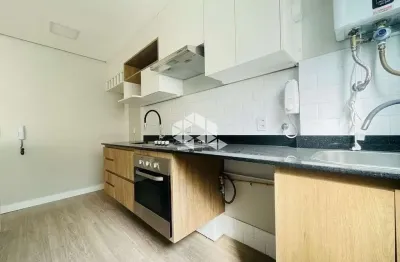 Apartamento diferenciado com 2 dormitórios, cozinha, sala e box coberto