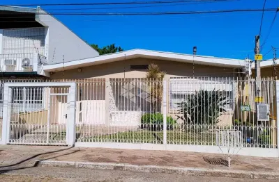 Casa com 3 dormitórios sendo uma suíte, cozinha, churrasqueira, placa solar. otima posição solar
