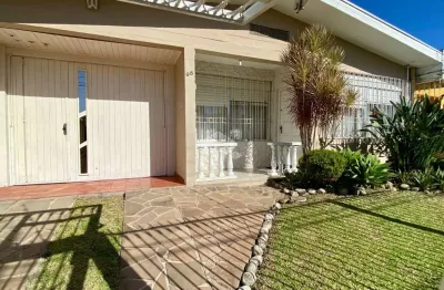Casa com 3 quartos sendo uma suíte, cozinha, churrasqueira, placa solar. otima posição solar