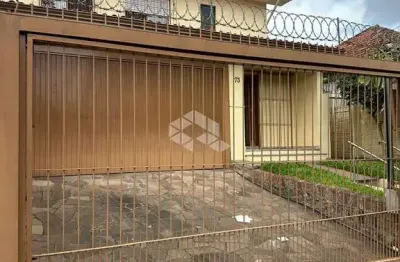 Sobrado com  3 dormitórios e 1 suíte próximo ao lindóia tênis clube