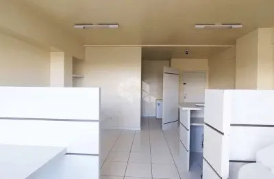 Sala comercial com vaga escriturada, elevador, móveis planejados a uma quadra da av. cristovão colombo