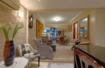 Apartamento todo reformado e decorado com muito bom gosto de 115,35m².