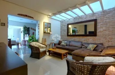 Casa térrea com 4 dormitórios mais apartamento nos fundos