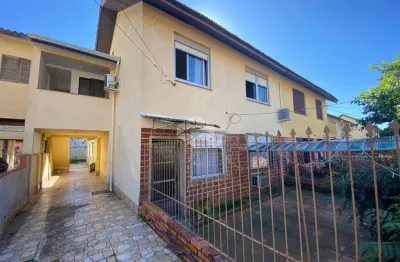 Casa com 2 dormitórios, 3 vagas e excelente localização no jardim sabará - porto alegre.