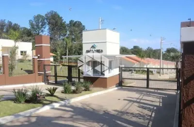 Semi mobiliada, 2 dormitórios, térrea e com estrutura completa de lazer e segurança