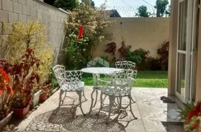 Sobrado em ótima localização com 3 dormitórios, 1 suíte e 2 vagas