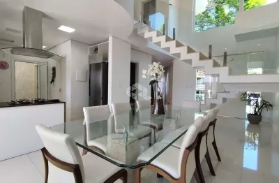 Casa com 4 quartos, 5 banheiros, 4 vagas no jardim  lindóia