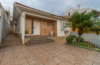 Casa 3 quartos; 2 banheiros amplo living e 2 vagas cobertas na vila ipiranga