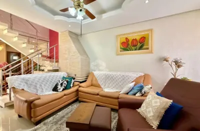 Casa sobrado com 3 dormitórios/quartos .garagem coberta. árvores frutíferas.