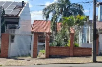 Casa/sobrado com 03 dormitorios (1 suite), 05 vagas no parque santa fe