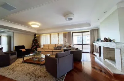 Um apartamento por andar. 374m² de puro luxo no coração do mont?serrat