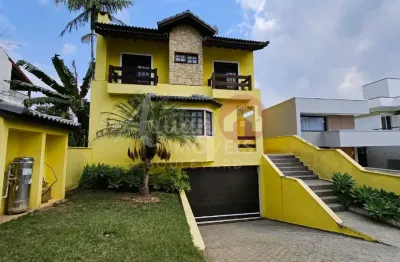 Casa para venda no condominio aruã com 03 dormitórios e fundo reserva.