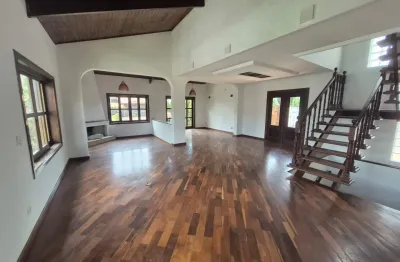 Belíssima casa no condomínio aruã com 3 dormitórios e 2 lotes