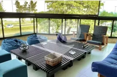 Belíssimo apartamento pronto pra morar na Av Lucio Costa, frente, com vista para o mar, no posto 10, decorado por uma renomada designer de interiores e com projeto luminotécnico, pintura nova !!!  Com