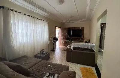 Casa espaçosa com 3 quartos a venda na rua anchieta em birigui.