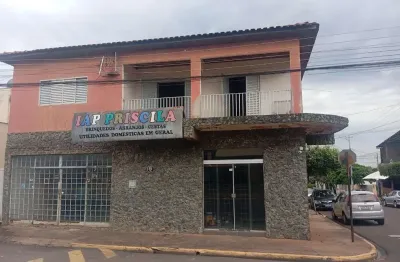 Casa à venda em Birigüi-SP: 3 quartos, 1 suite, 2 salas, 4 banheiros, 1 vaga de garagem, 300,00 m² de área.