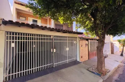 Imperdível casa à venda no centro de birigüi-sp: 2 quartos, 1 suíte, 2 salas, 2 banheiros, 2 vagas de garagem, 100m² de área.