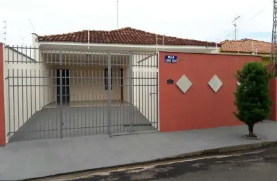 Casa de três quartos com suíte no centro de birigui para venda