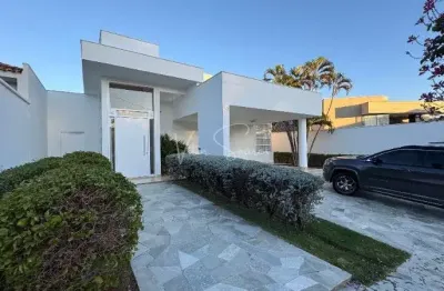 Casa em condomínio á venda em birigui no  ibiza, casa com 2 suíte com armário, escritório, salas com pé direito alto, cozinha com armários e dispensa