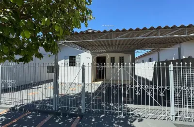 Casa á venda no isabel marín em birigui: casa com 3 quartos, sala de tv, fundos com quintal amplo e garagem coberta e descoberta