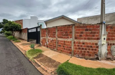 Casa a venda em birigui no jequitíba, casa com 2 quartos, sala de jantar, sala de tv, banheiro social e garagem