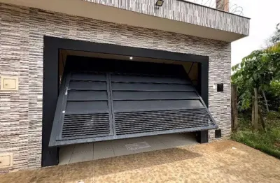 Linda casa à venda em Birigüi-SP, Jardim São Conrado: 2 quartos, 1 sala, 1 banheiro, 2 vagas de garagem. Venha conferir!