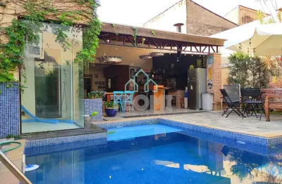 Sobrado com 3 dormitórios à venda, 360 m² por R$ 2.000.000,00 - Independência - Taubaté/SP