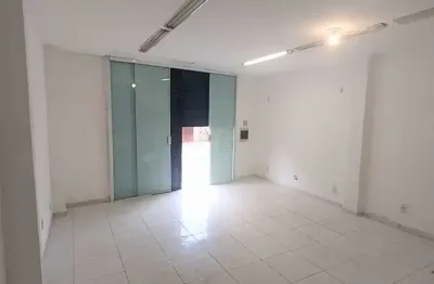 Loja comercial para locação em ambiente seguro ideal para agendamentos