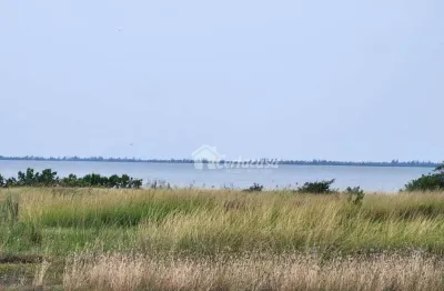 Terreno à venda com 585 m², no condomínio arco íris, frente praia de sepeatiba em são pedro da aldeia