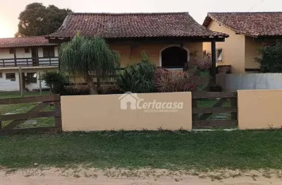 Casa à venda modelo colonial com 3 quartos, sendo 1 suíte, no balneário são pedro em são pedro da aldeia-rj.