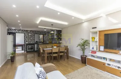 Sobrado contemporâneo com amplo terreno em região nobre de pinhais