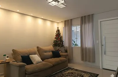 Casa totalmente reformada com 3 dormitórios – acabamento de alto padrão e excelente valor