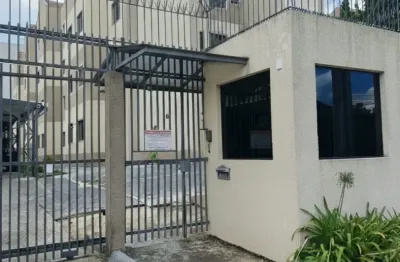 *Apartamento com 3 dormitórios e garagem coberta em condomínio fechado no Tingui!*