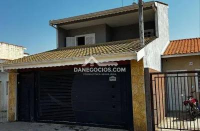 Casa com 3 quartos à venda na Rua Maria Cecília Teixeira Pinto, Centro, Atibaia