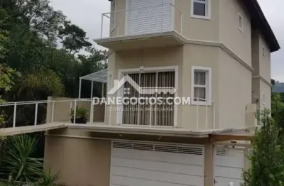 Lindo imóvel em condomínio à venda ( próx ao centro)